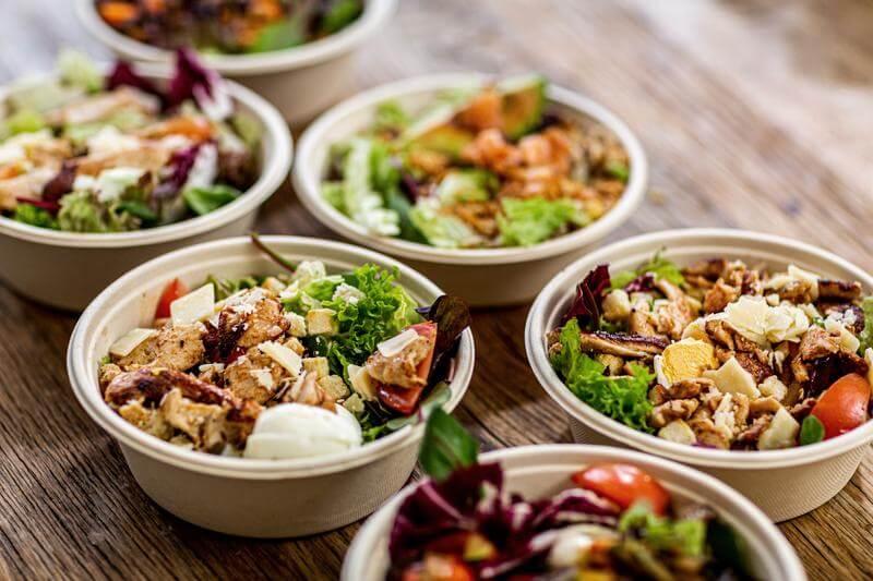 takeaway_food_ready_to_eat_on_a_table